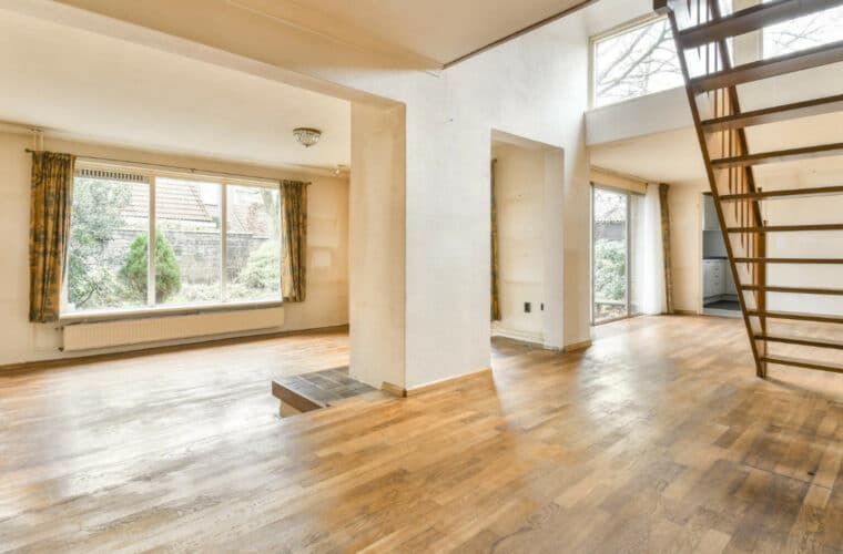 Maison ancienne : comment moderniser le sol sans sacrifier votre budget ?