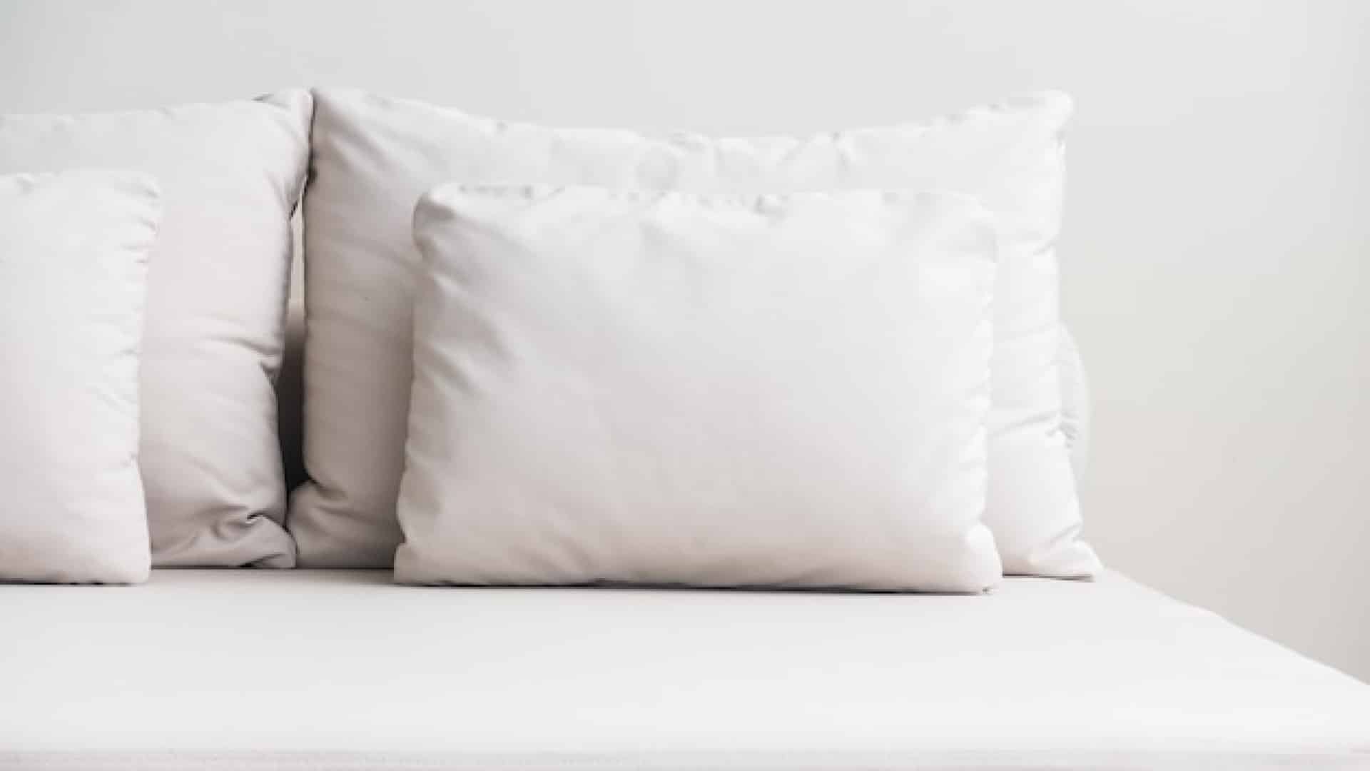 Duvet ou plumes : comment choisir le meilleur oreiller pour dormir ?
